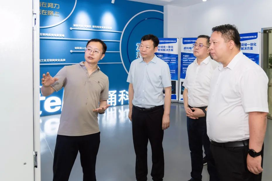 區委副書記、區政府黨組書記夏愛東一行蒞臨云涌科技專題調研指導工作 區委副書記、區政府黨組書記夏愛東一行蒞臨云涌科技專題調研指導工作